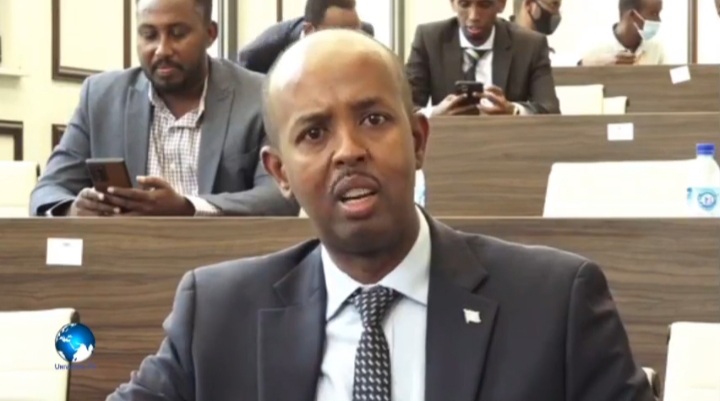 Sadiiq Warfaa “Dalkan wax muddo-kordhin ah kama shaqeyn karto” (VIDEO)