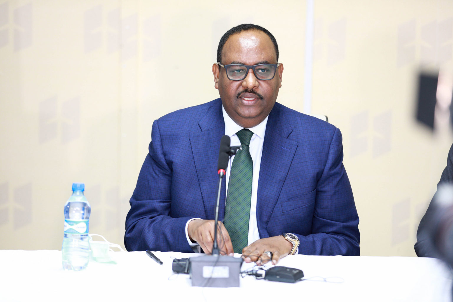 Video:-Madaxweyne Deni oo bixiyay Waraysi caaqibo leh oo uu kaga hadlay Shirkii Afisyoone ee fashilmay