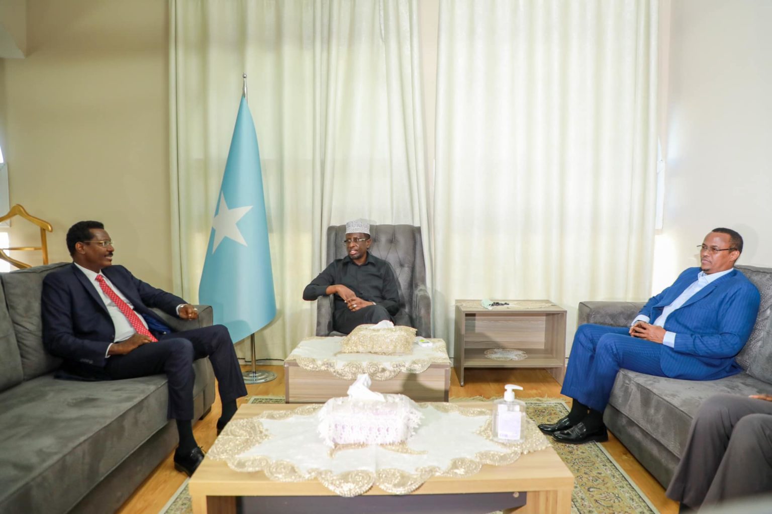 Sheekh Shariif oo la kulmay Qoorqoor iyo Guudlaawe (Sawirro)