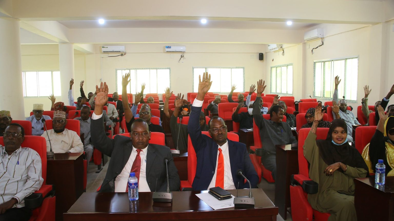 Baarlamaanka Jubbaland oo ansixiyay Golaha Wasiirada cusub ee Jubbaland (VIDEO)