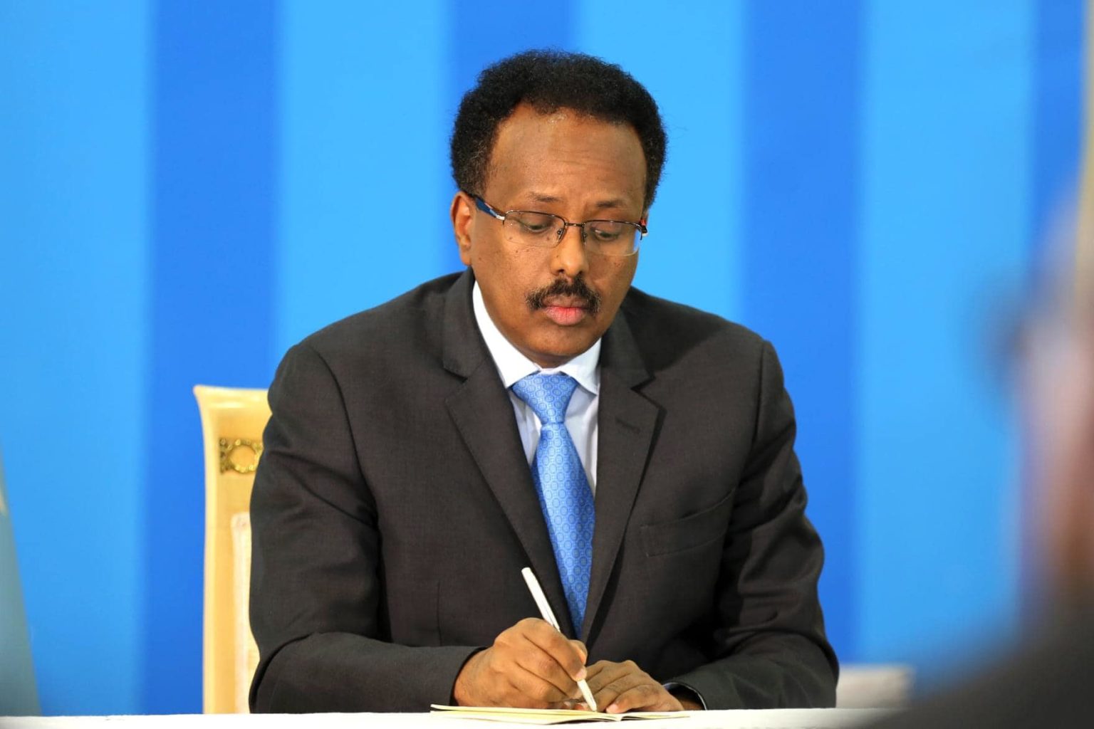 Maxaa ka jira in Farmaajo dib udalbaday dhalashadii Maraykanka?