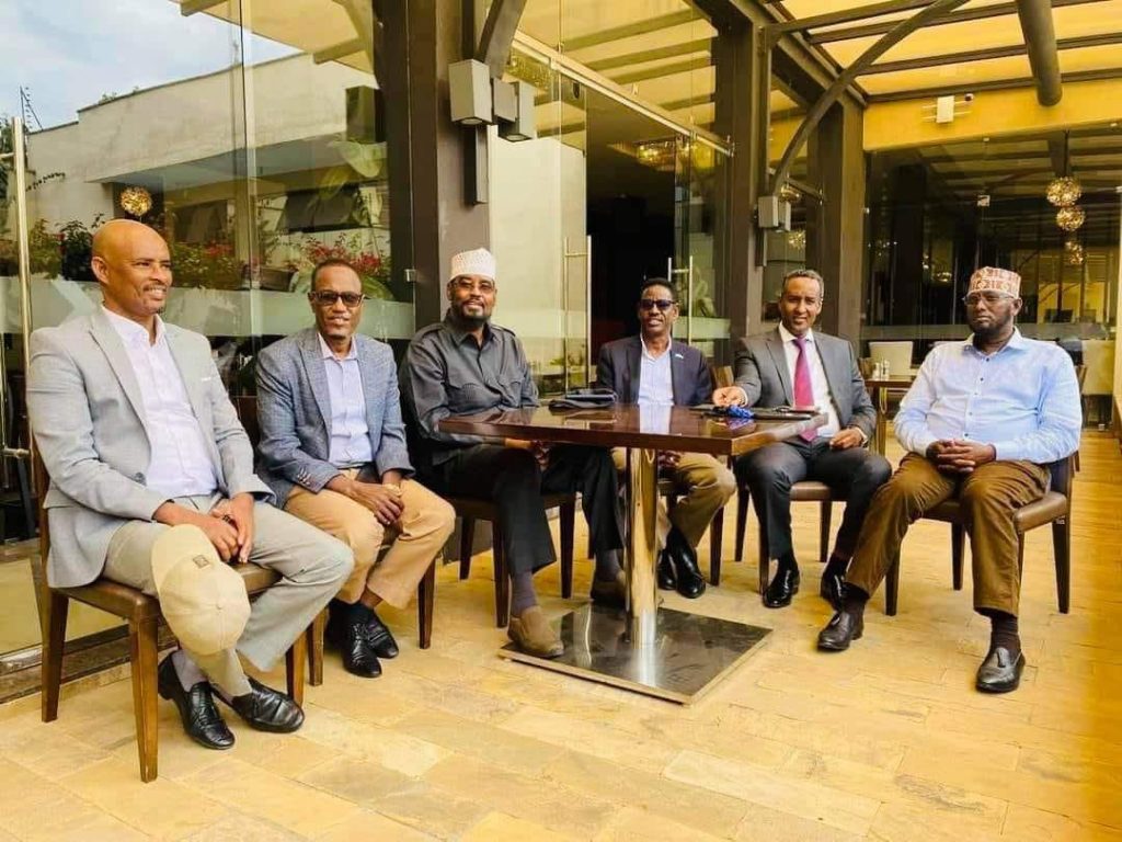 Axmed Madoobe oo kulan la qaatay qaar kamid ah Senatorada Jubbaland