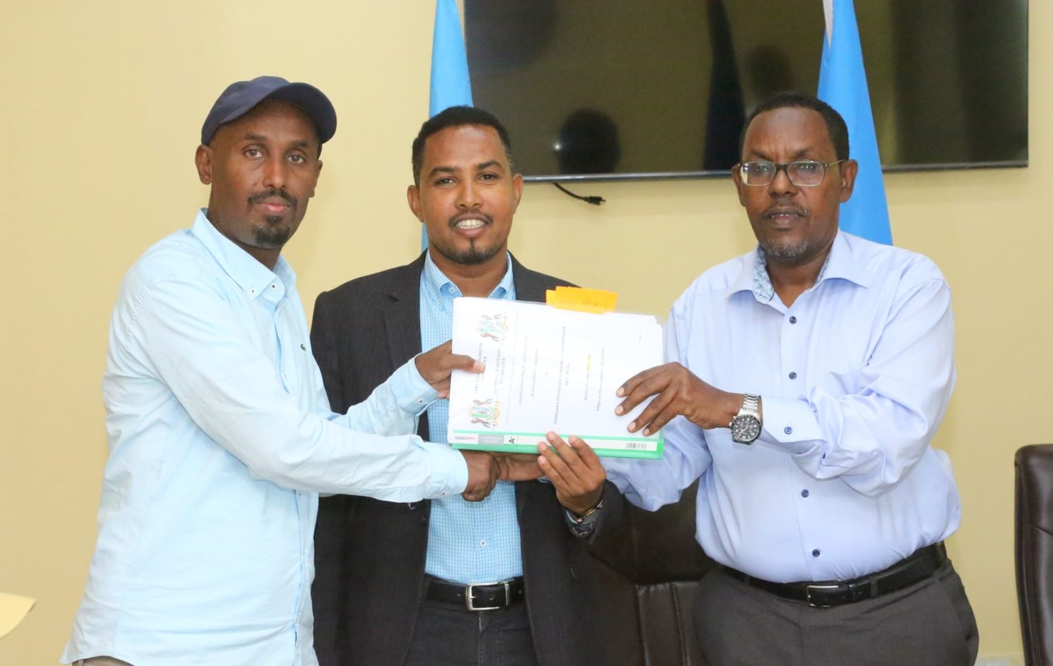 Puntland oo heshiis la gashay 3 shirkadood oo dhisaya waddooyin burburay (VIDEO)