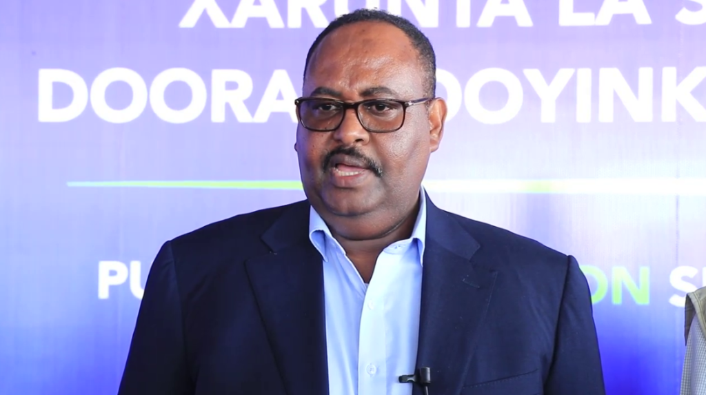 Faallo:-Mucaaradada Deni iyo danaha guud waa in ay kuu kala soocan yihiin