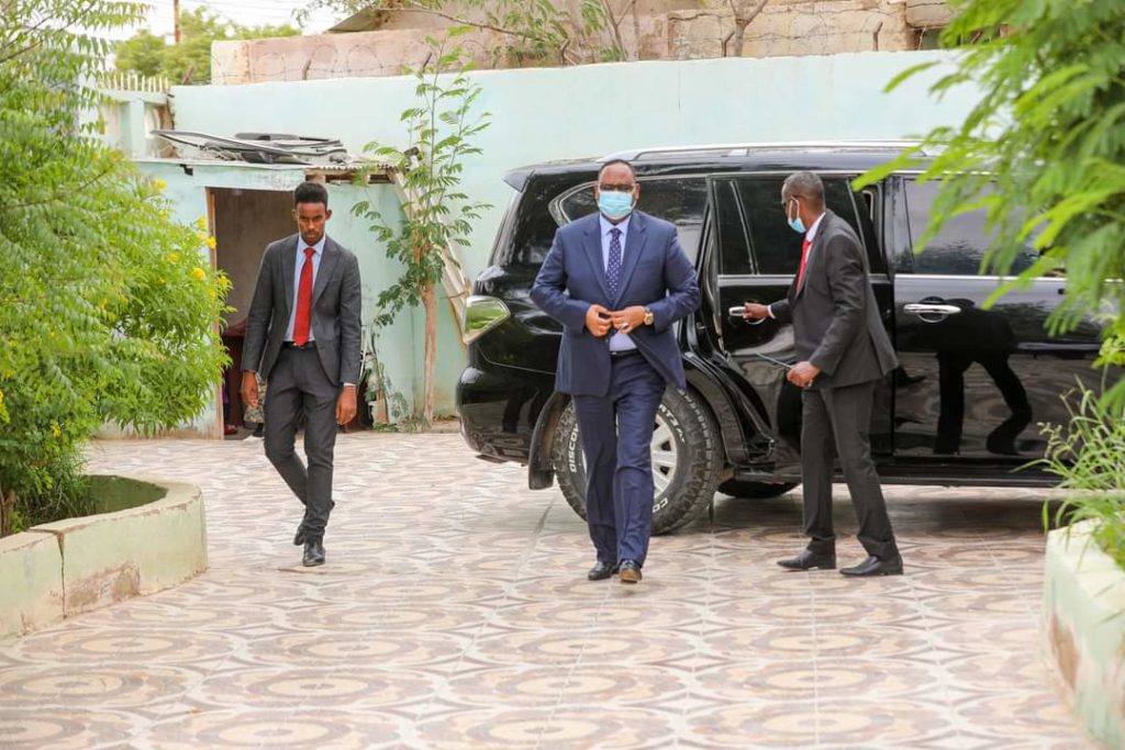 Madaxweyne Deni oo Xamar u anba baxaya