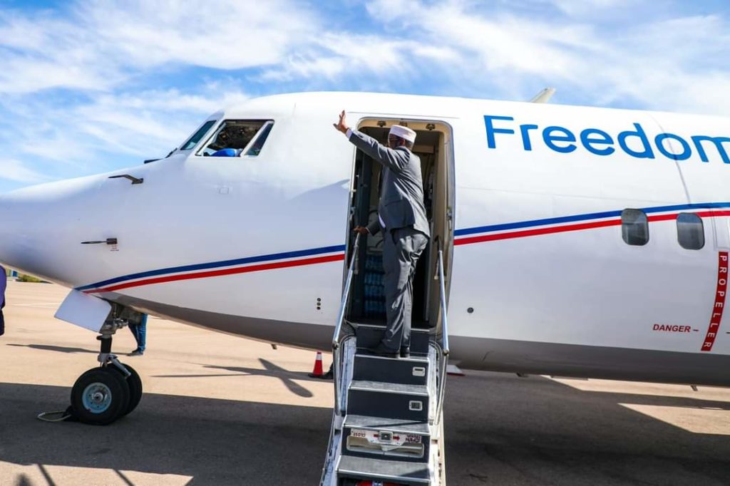 Madaxweyne Axmed Madoobe oo ka dhoofay Puntland