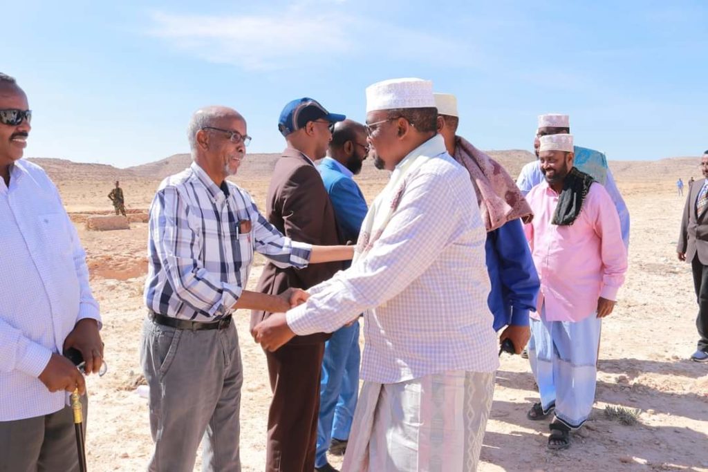 Islaan Bashiir iyo wafti uu hogaaminayo oo gaaray Garowe