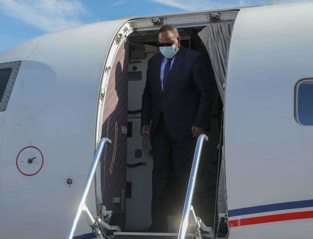 Madaxweyne Deni iyo wafti uu hogaaminayo oo Myqdisho tagay