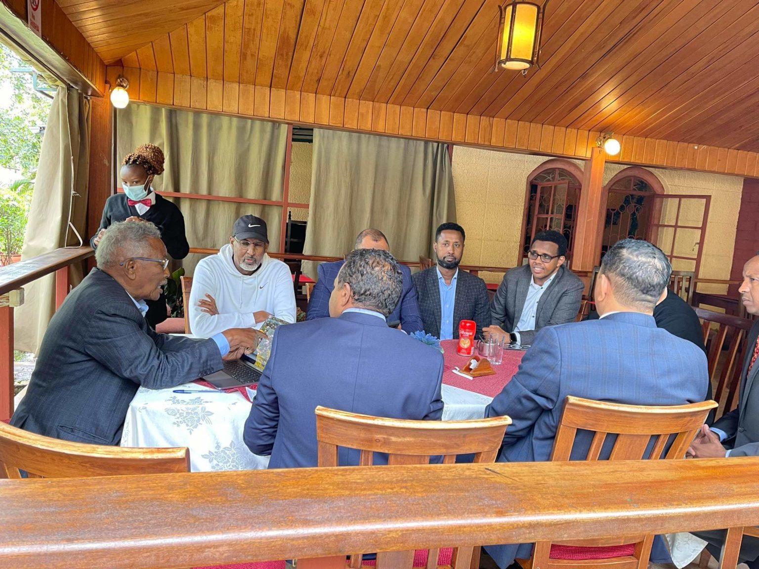 Gaas,Cumar iyo Faroole oo Shir jaraa’id qabtay