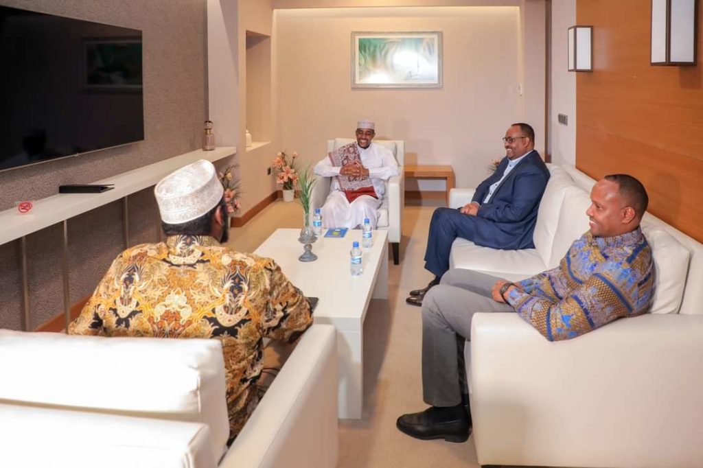 Video:-Rooble oo xalay la kulmay Deni iyo Axmed Madoobe