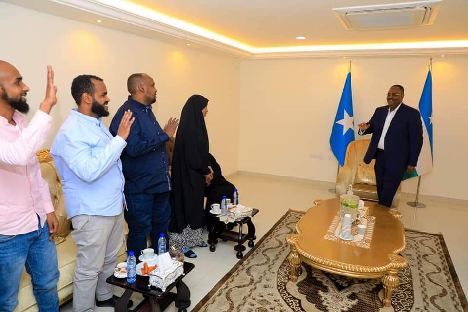 Waa Noocee Saaxiib-tinimada Madaxwayne Saciid Deni?