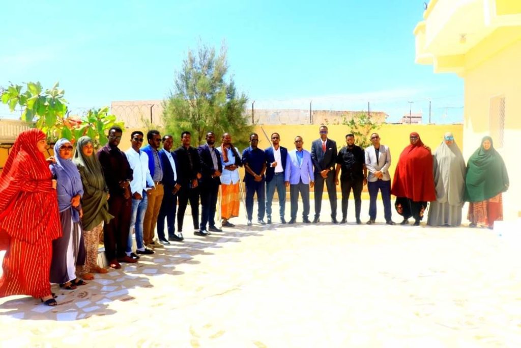 Warsaxafadeed ay saareen xildhibaanada golaha deegaanka degmada Qardho ee Ururada Mideeye iyo Sincad.
