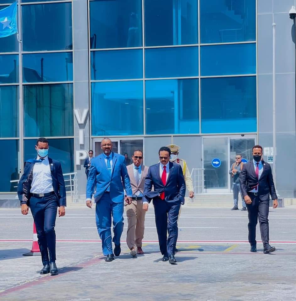 Farmaajo iyo wefti uu hogaaminayo oo u anba baxay Adis-ababa