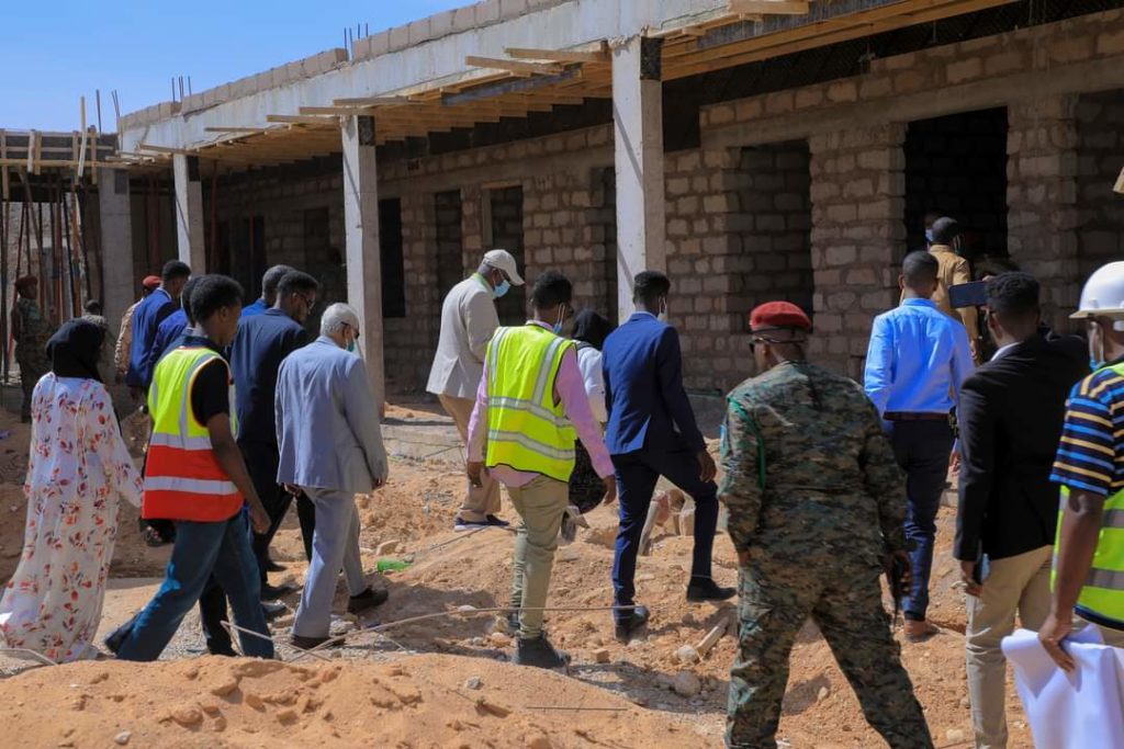 Video:-Madaxweyne xigeenka Puntland oo kormeeray dhismaha Isbitaalka Garowe