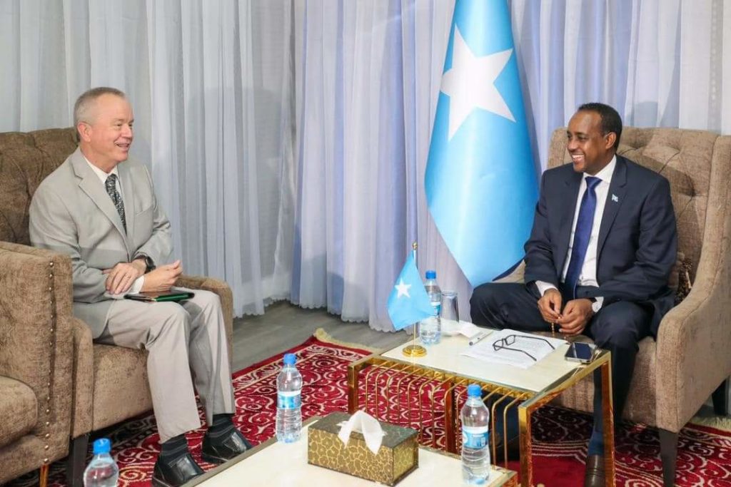 Rooble oo qaabilay Safiirka cusub Ee Maraykanka