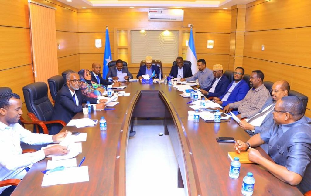Wasiirada Maaliyada iyo Arimaha gudaha oo hor tagey Gudiga Joogtada ah Ee Baarlamaanka Puntland