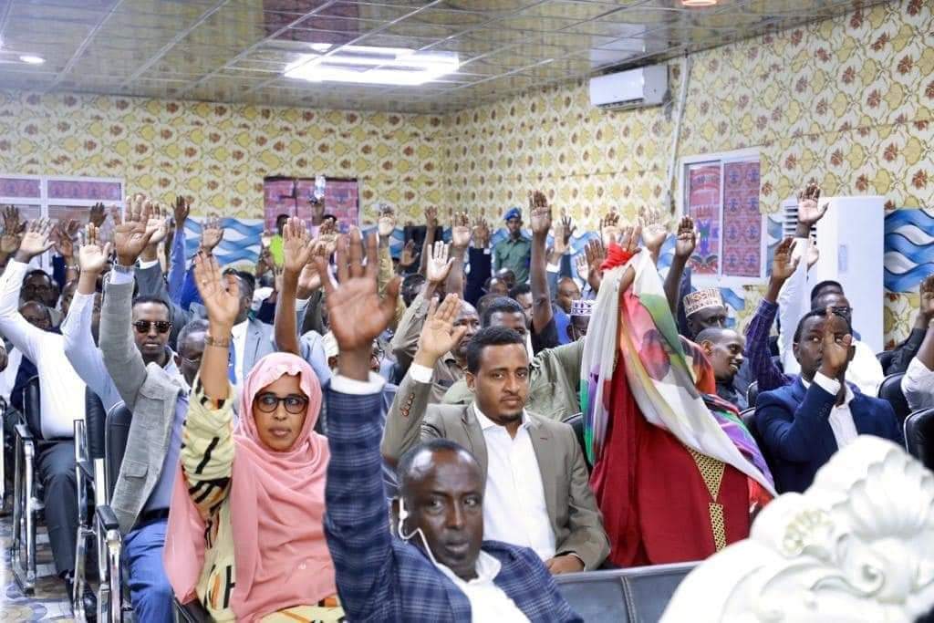Wasiirkii Maaliyada Galmudug oo Seneter loo doortay
