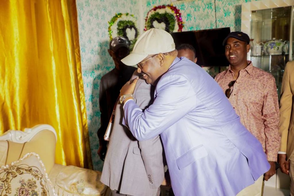 Madaxweyne Deni oo ku booqday hoygooda Beeldaaje Cali iyo Ugaas Xasan