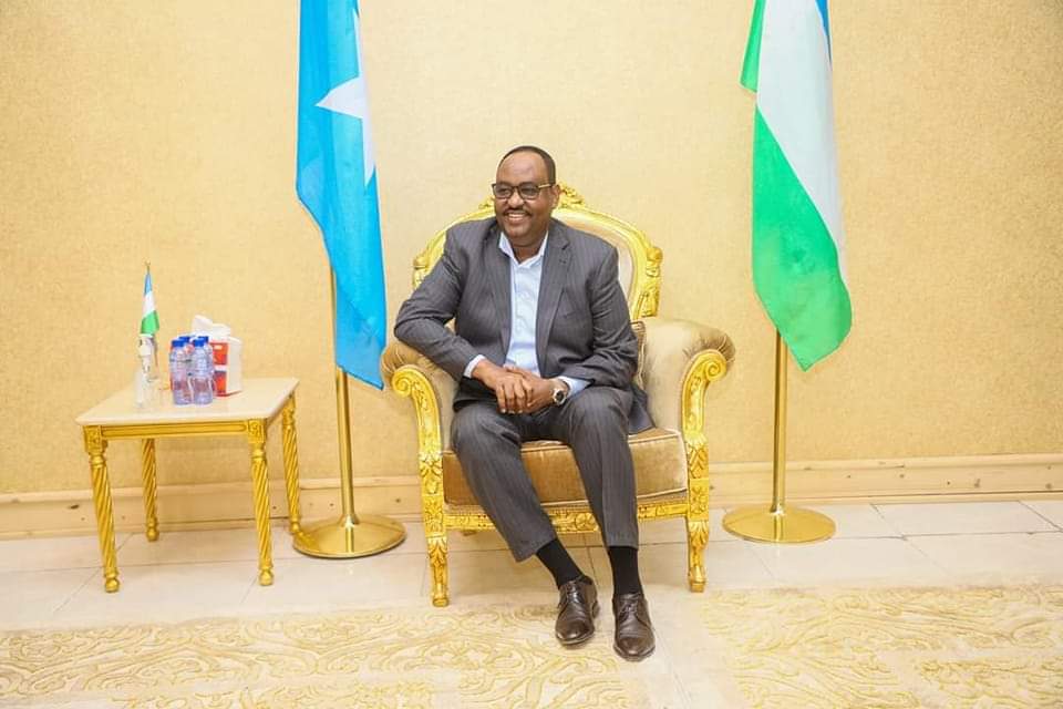 Maxaa kasoo baxay kulankii Madaxweyne Deni iyo Islaan Bashiir