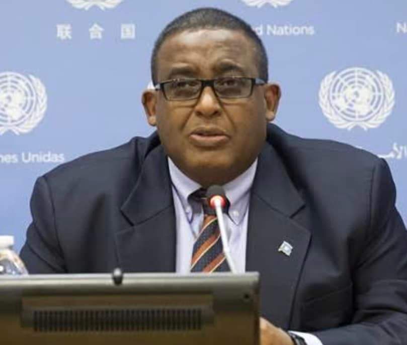 Cumar Cabdirashiid oo ku qanciyay Axmed Madoobe dhisida Sh.Shariif