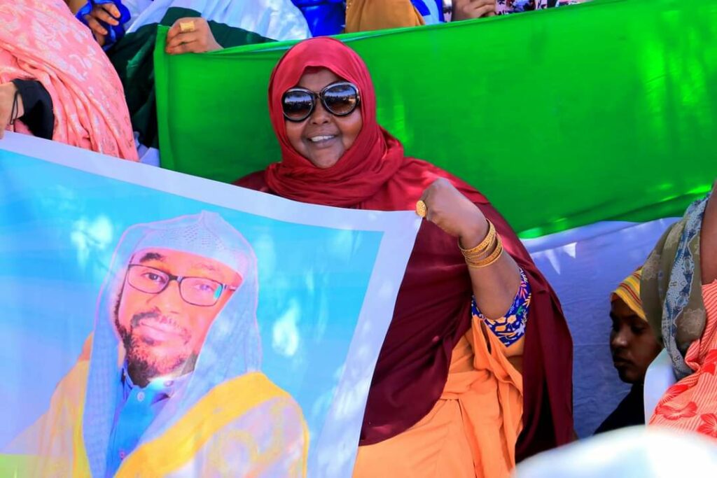 Video:-Boqor Burhaan iyo wafti uu hogaaminayo oo ubaxay ka gurmashada Abaarta