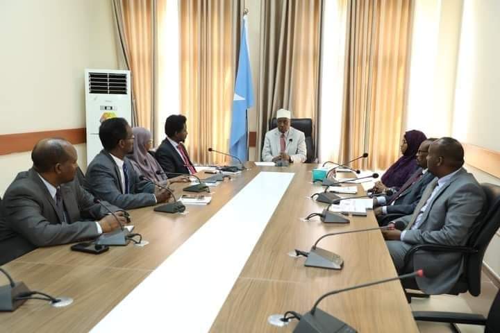 Gudiga Doorashada Aqalka-sare oo Gudoomiye iska dhex doortay