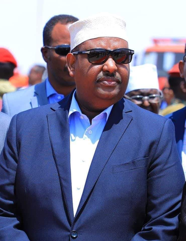 Madaxweyne Deni oo Muqdisho ku wajahan kuna hakanaya Garowe