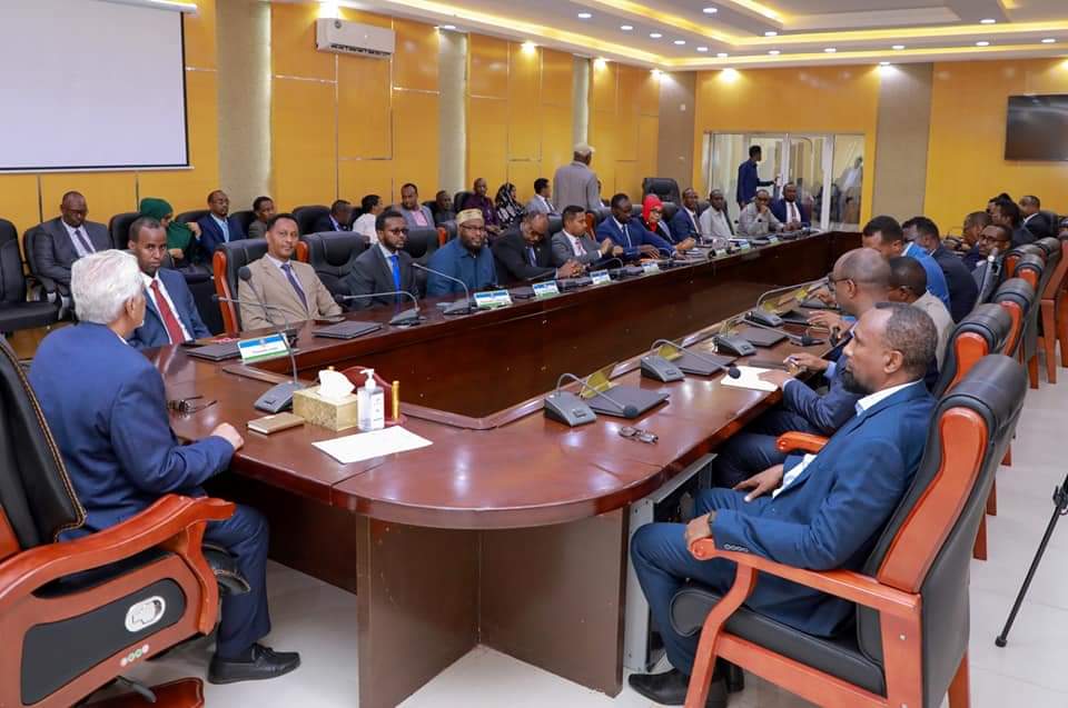 Video:-Axmed Karaash oo Shir Gudoomiyay Shirka Golaha Wasiirada