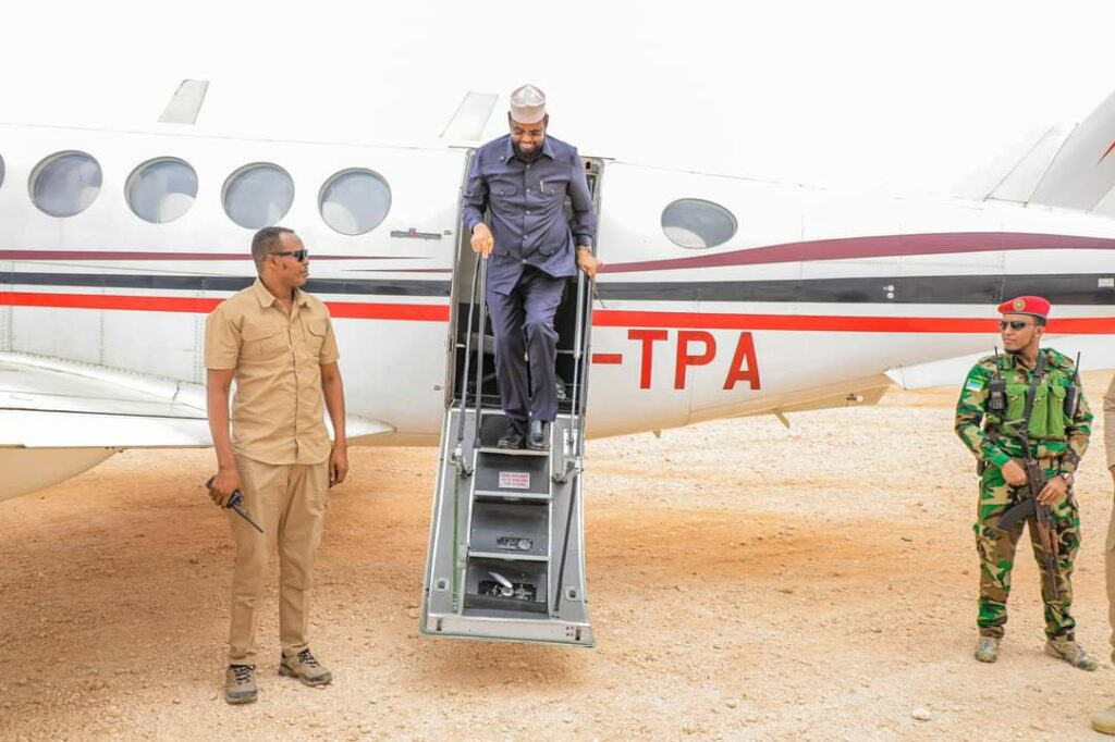 Madaxweyne Axmed Madoobe oo ka degay Ceel-waaq
