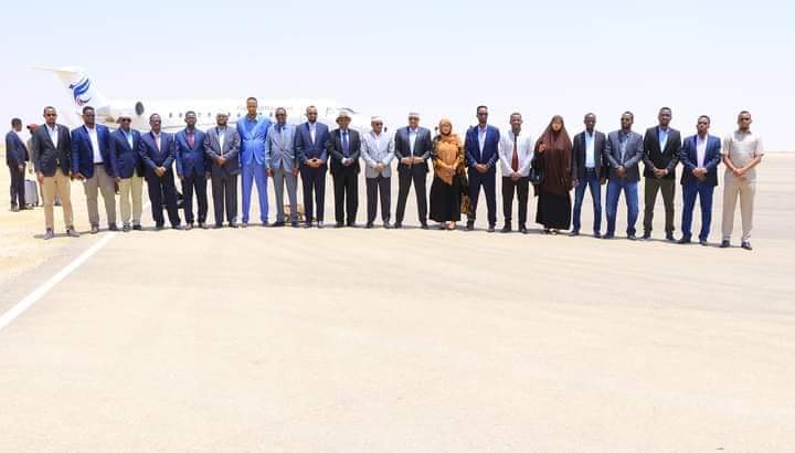Deni oo amray dhaarta kadib in dib Garowe loogu soo cesho Xildhibaanada Fadaraalka