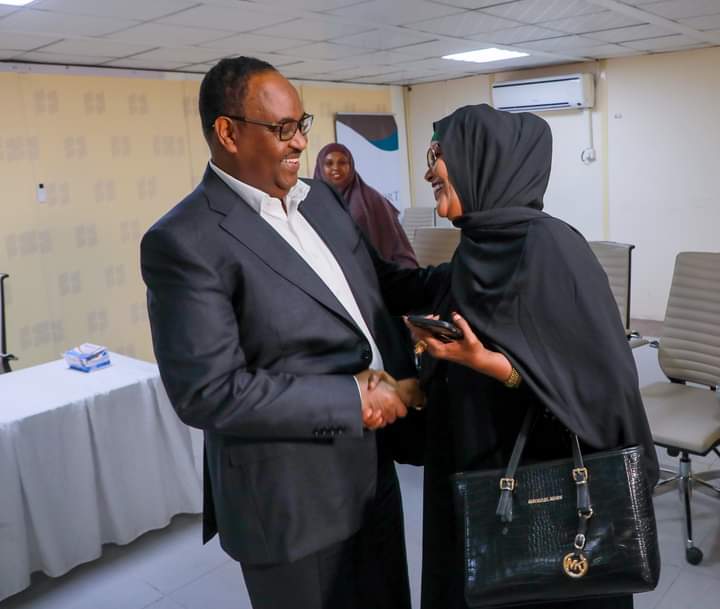 Madaxweyne Deni oo loogu baaqay in uu karaameeyo Labada ku xigeen Ee Gudoonka