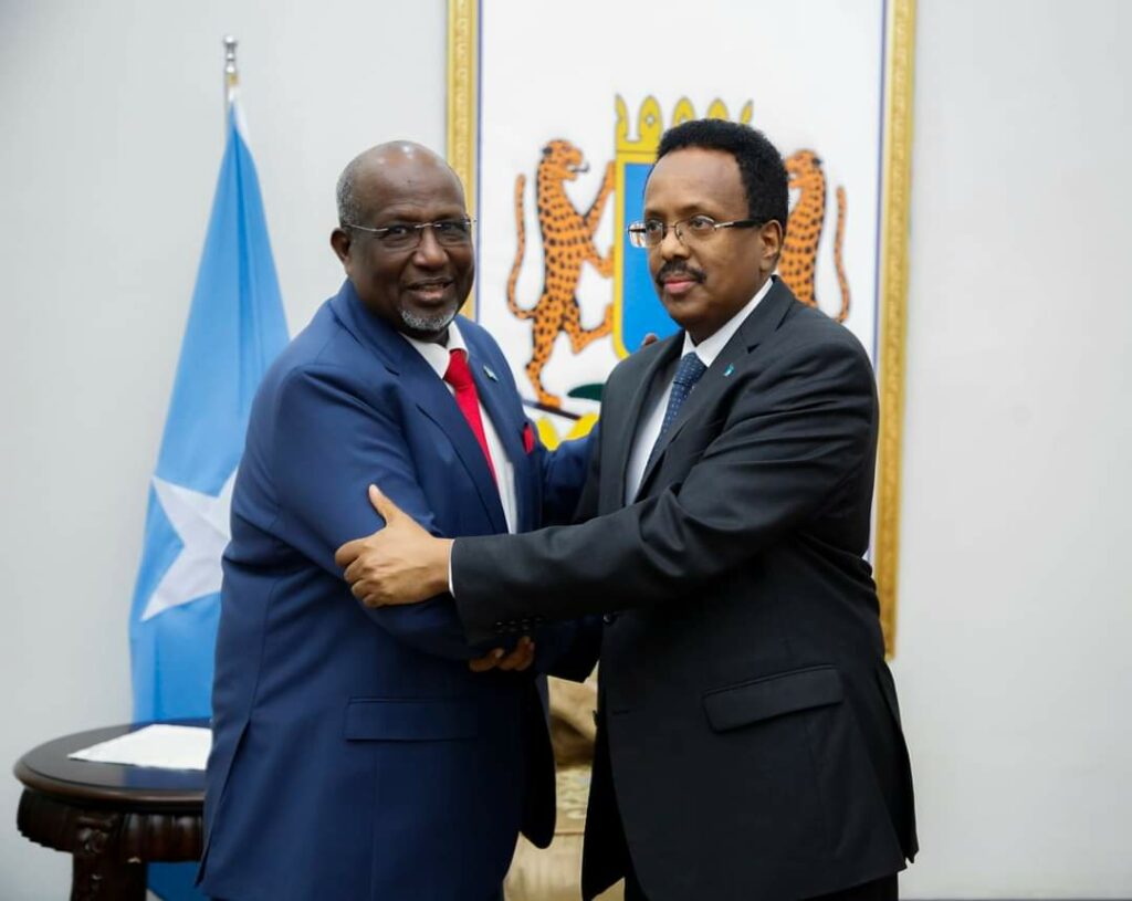 Aadan Madoobe oo ganafka ku dhuftay Codsi Farmaajo uga yimid