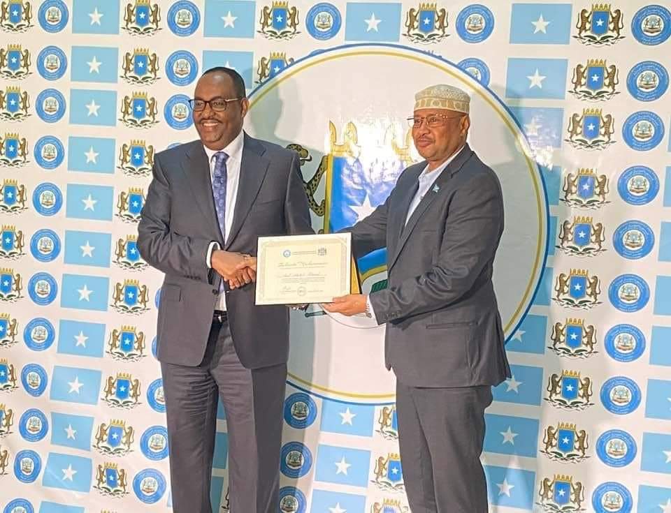 Madaxweyne Deni oo qaatay Shahaadadii Musharaxnimo