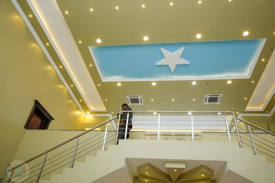 Video:-Maalin kadib Farmaajo oo banaynaya Villa Somaliya