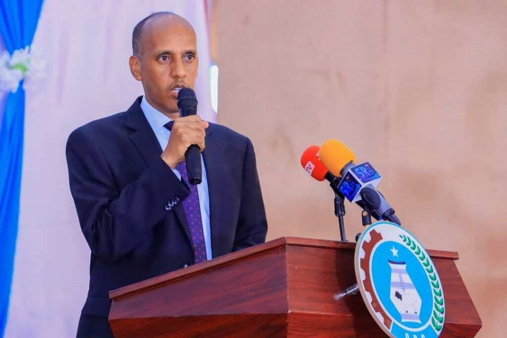 Mustafe Cumar”Waxba kama qaban karno sicir bararka taagan”