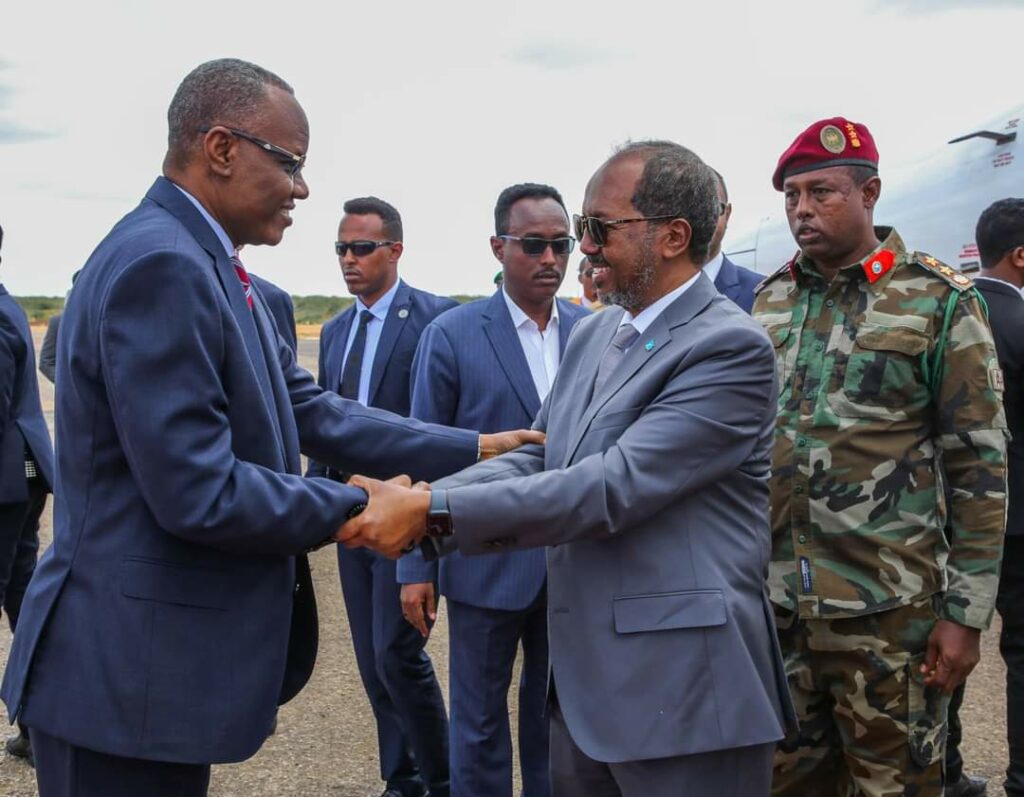 MADAXWEYNE XASAN SHEEKH IYO WAFTI UU HOGGAAMINAYO OO LAGU SOO DHOWEEYEY BAYDHABO