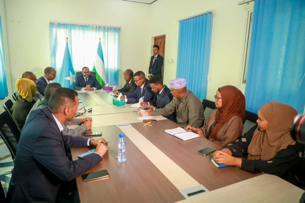 Madaxweyne Deni oo kulan xog waraysi ah la qaatay Gudiga Doorashada