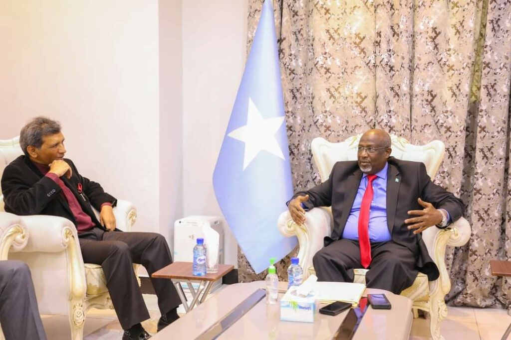Video:-Hindiya oo Caafimaad bilaash ah ugu deeqday Baarlamaanka Somaliya