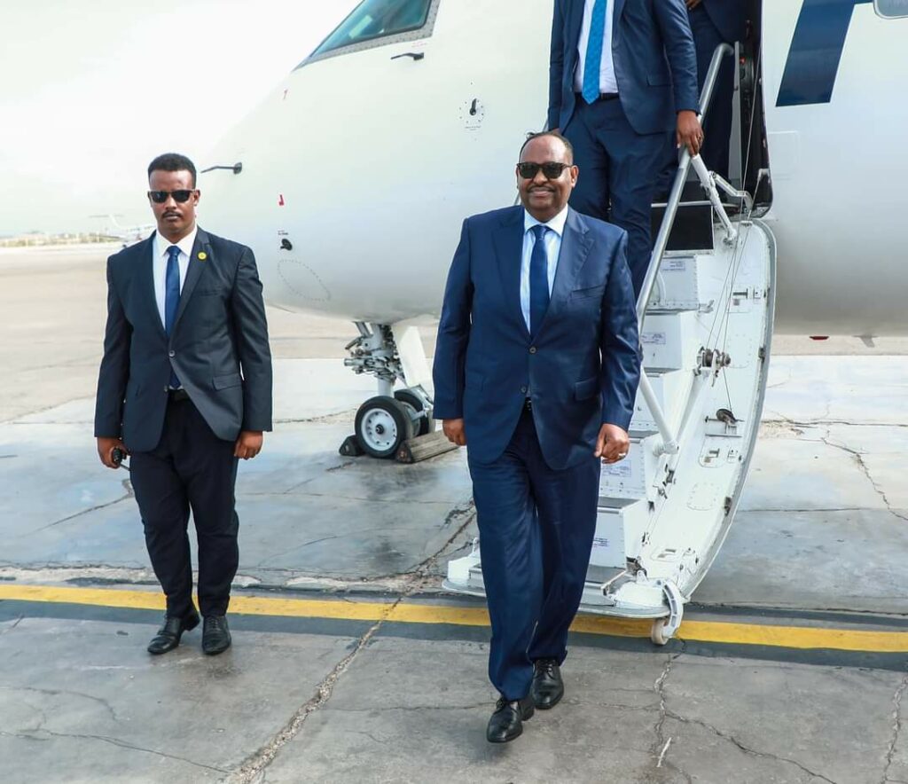 Madaxweyne Deni iyo wefti uu hogaaminayo oo gaaray Muqdisho