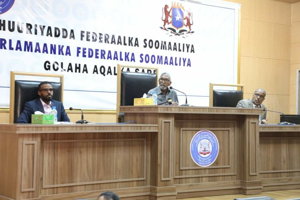 Video:-Kal-fadhiga Aqalka-sare oo looga doodayo dhismaha Gudiyada Golaha