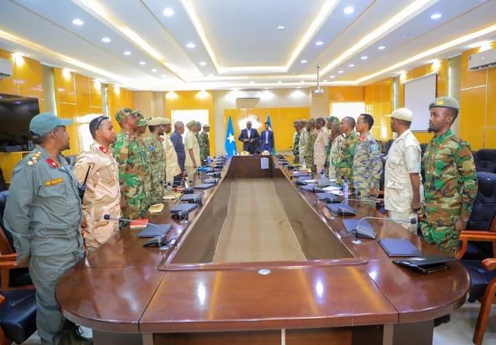 Madaxweyne Deni oo la kulmay Saraakiisha Daraawiishta Puntland