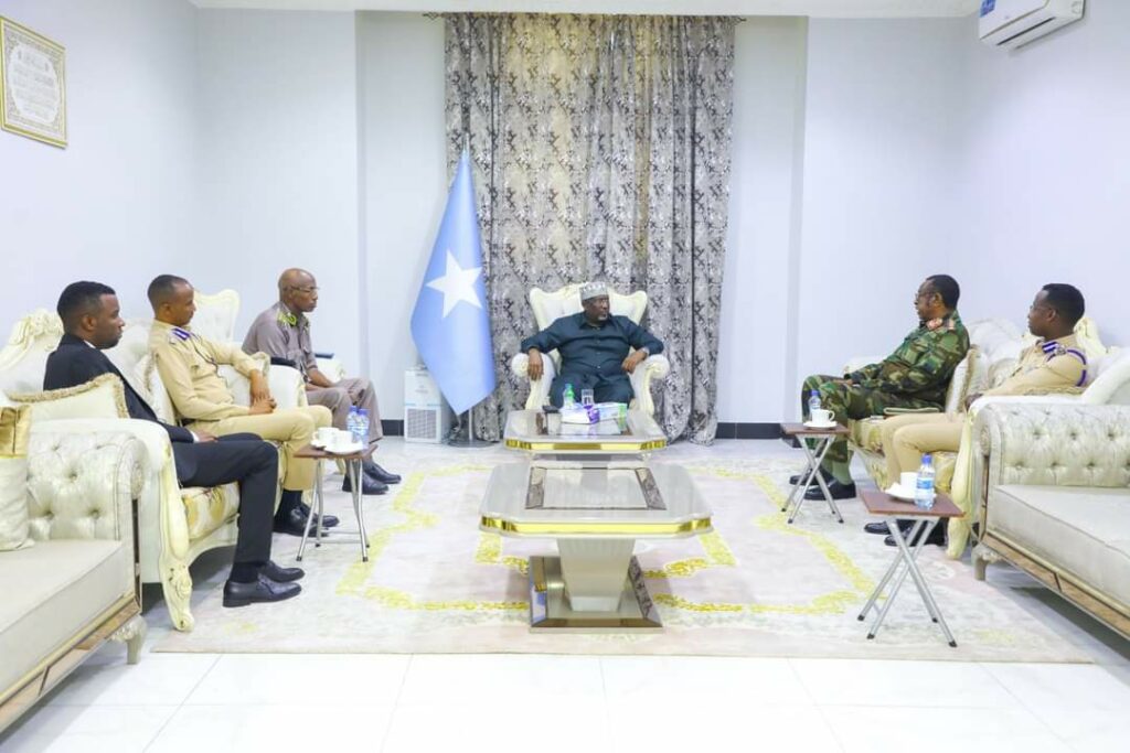 Gudoomiyaha Golaha Wakiilada Fadaraalka oo kulan la qaatay Saraakiisha Amaanka