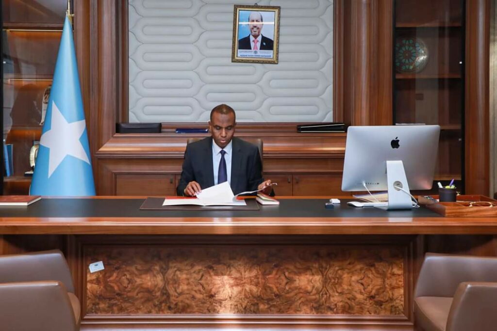 Ra’isalwasaare Xamse oo magacaabay  Agaasimayaal iyo La taliyayaal cusub