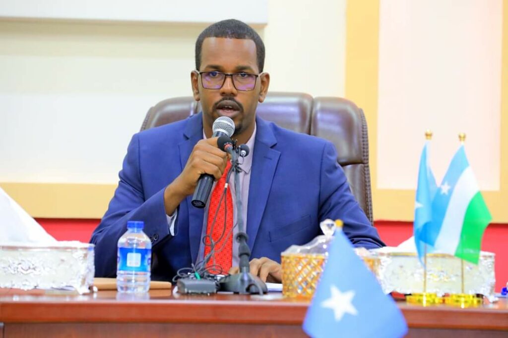 Video:-Baarlamaanka Puntland Oo su’aalo waydiiyay W.Xanaanada Xoolaha