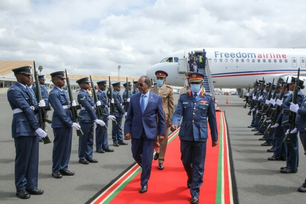 MADAXWAYNE XASAN SHIIKH MAXAMUUD OO AY BOOQASHO RASMI AH UGA BILLAABATAY KENYA