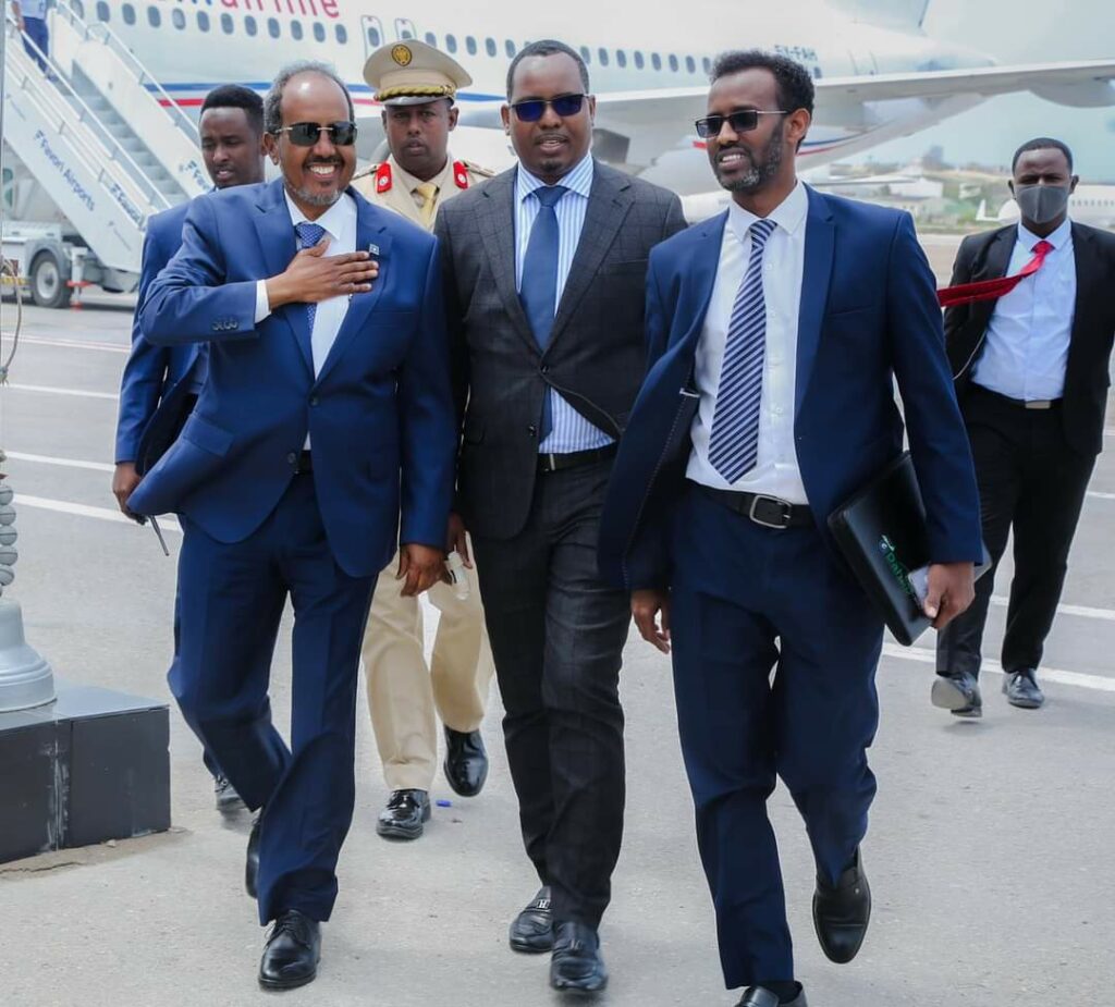 Madaxweyne Xasan oo Dalka dib ugu soo laabtay