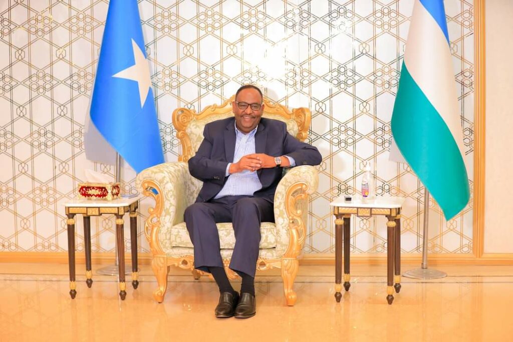Madaxweyne Deni oo balan qaaday in uu dhaqaajinayo Dimuqraadiyaynta