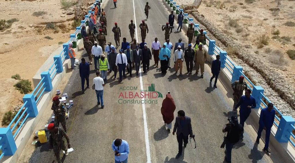 8-Km oo ka mid ah Laamiga Dheer oo udhaxaysa Sin-ujiif iyo Garowe oo la dhisay
