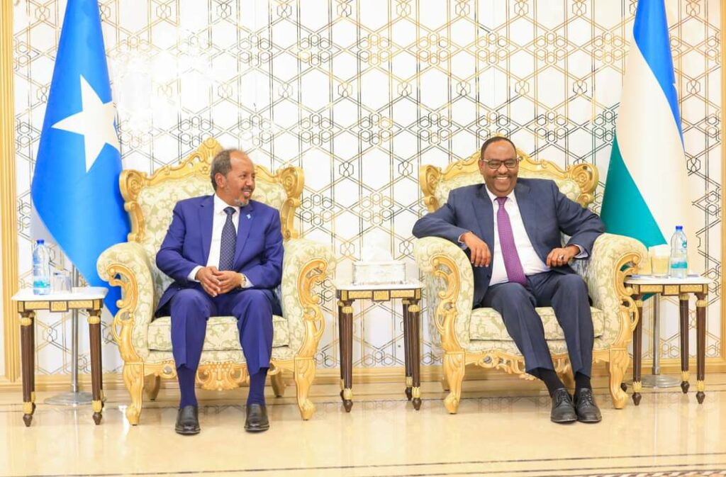 Deni iyo Xasan oo isku soo dhawaaday isfahana ku dhow