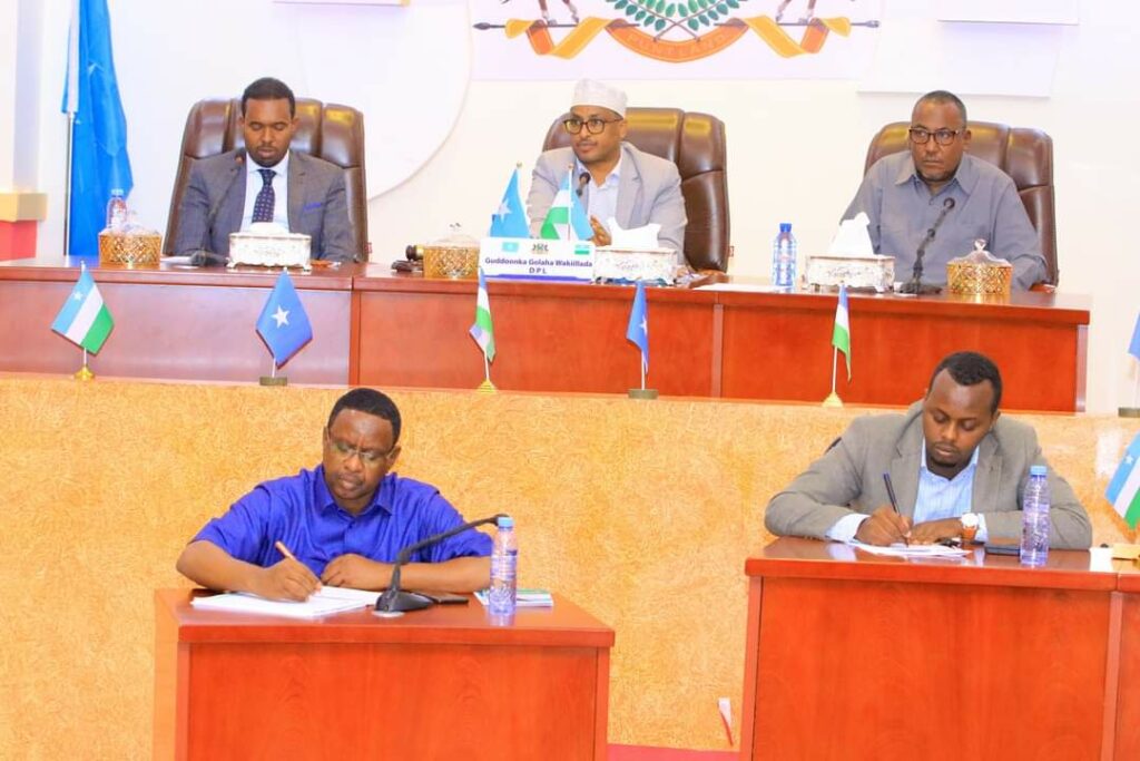 Kal-fadhiga Baarlamaanka Puntland oo si habsami leh usocda